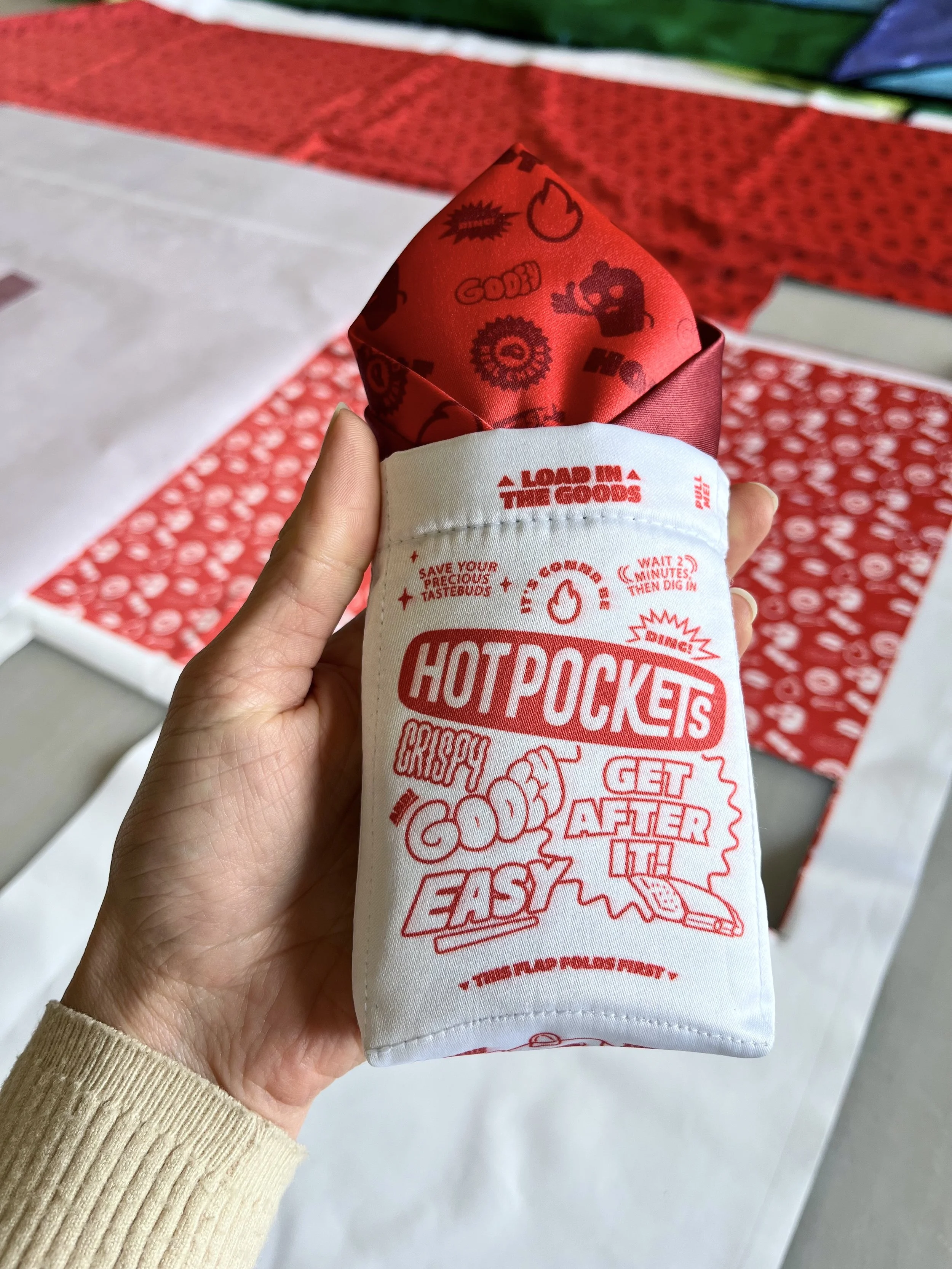 HOT POCKET - POCKET SQUARE