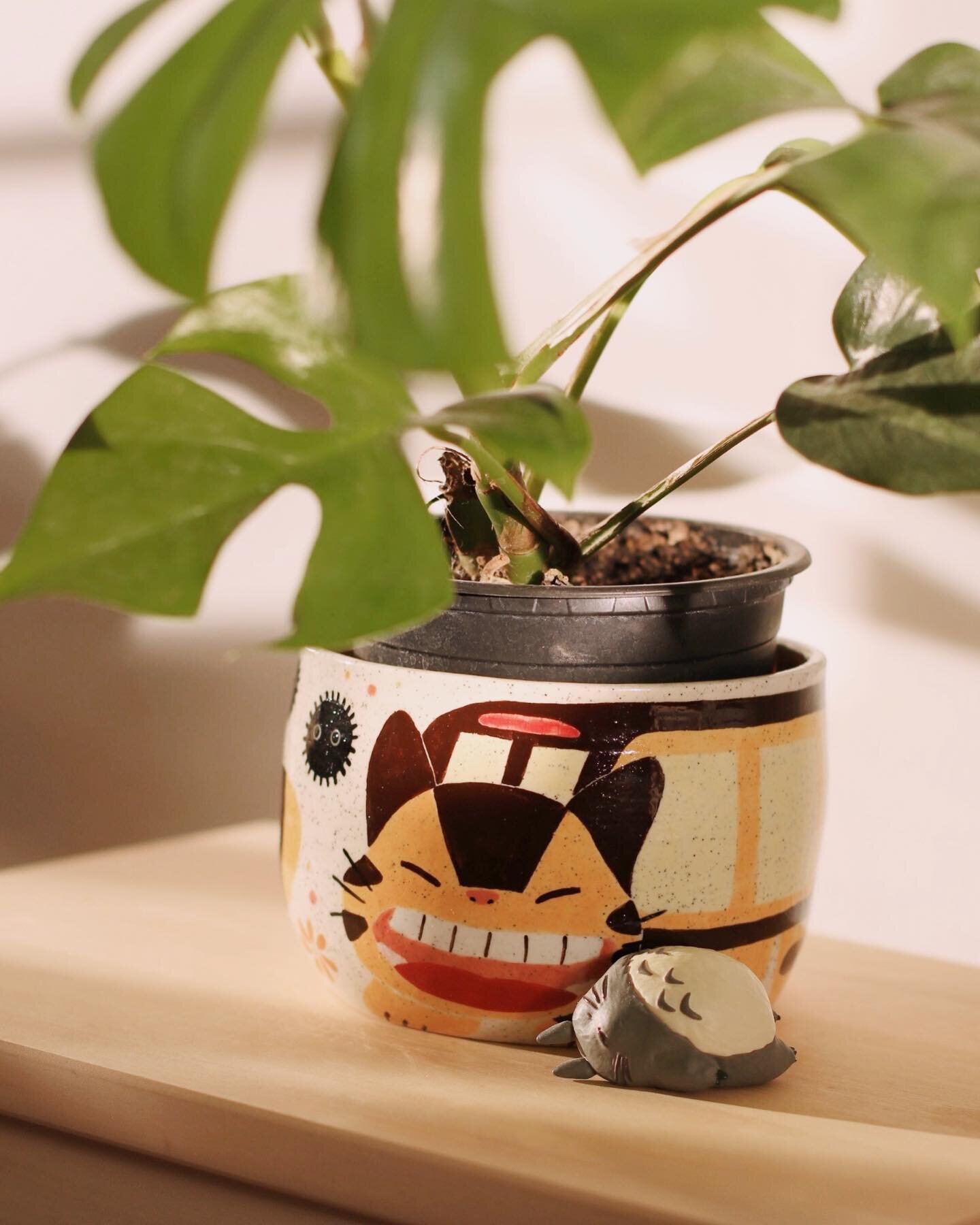 I made a big planter! I just had to paint my favourite Catbus from Totoro onto it 🐈🚌 This planter along with many other goodies will be available this Saturday (27/8) at 3pm GMT+8! Please be mindful that this coming shop drop is at a different time