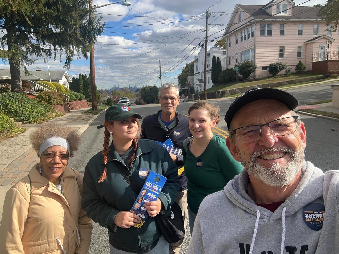 New Jersey is on TOP!

Through shifts and a fieldwork trip this fall, team NJ knocked on 4,321 doors for Mikie Sherrill. They got the job done by helping secure her win one door at a time ✨🚪