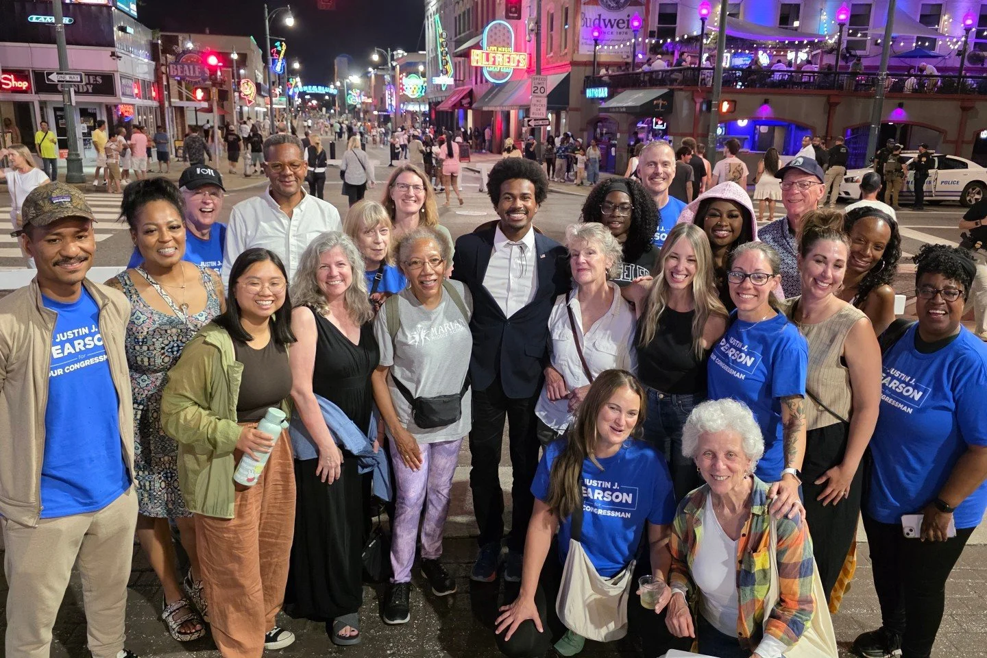 Our volunteers with @justinjpearson after our first day of canvassing in Memphis!

⭐️ Connecting with candidates is just one of the highlights during a State Team&rsquo;s trip ⭐️

We&rsquo;ll be on the ground for a few more days, but this won&rsquo;t