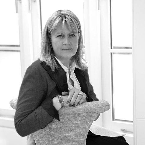 Emma Deterding - Director Emma has been in the industry for over 20 years and brings with her a wealth of experience. Her ability to offer a well-thought-out scheme for private clients at home and abroad has been honed over years of working in the London sales and rental markets, where her passion for interiors began. Her flair for decorating rental properties developed into a successful interior design company and Kelling Designs was born. Since then, Emma has worked on numerous domestic and commercial projects in London and overseas, and her reputation for not shying away from colour and pattern sets her apart in the market.