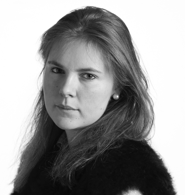 Georgie Wood - Marketing & PR Having graduated from Bristol University last year, Georgie is fully immersed in her role as the company's PR & Marketing Manager. Her diverse role is both proactive and reactive, working closely with the press, securing high profile coverage for Kelling Designs and ensuring that our projects are front of mind with journalists. Georgie oversees the design and content of our marketing literature as well as making sure that the website and all social media are up to date and on trend.