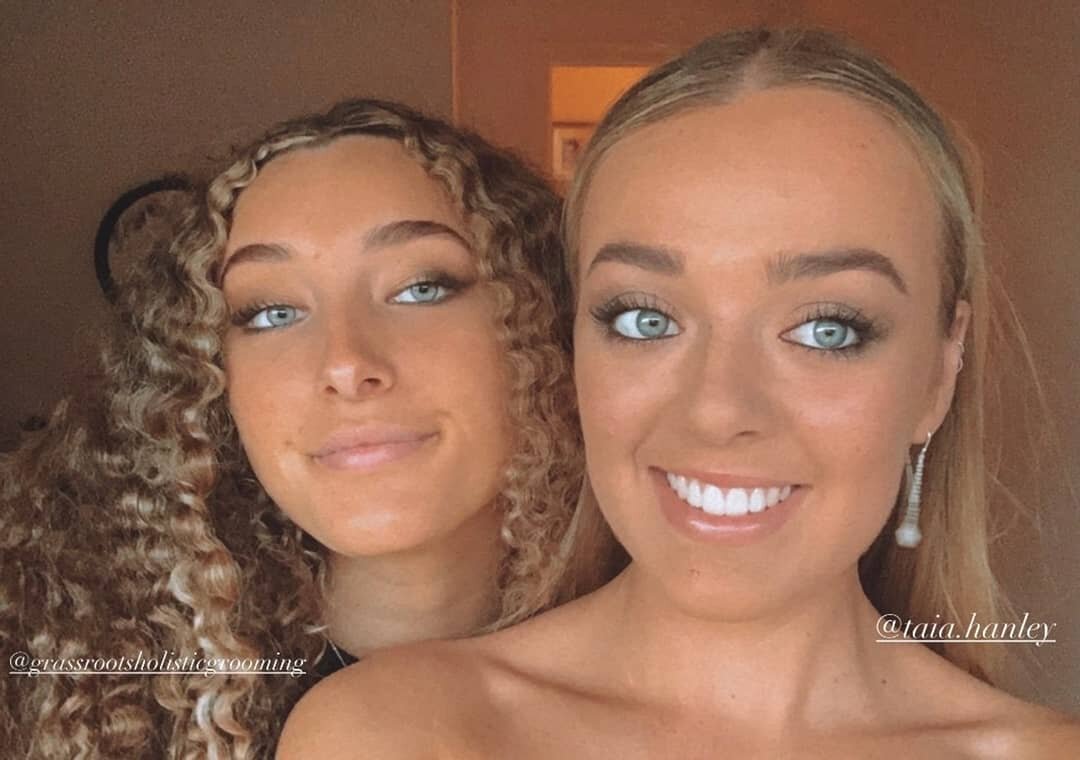 We love when clients tag us in their fresh hair selfies. How stunning is our client @mayachristensen_ (left) and her friend?! Absolutely love when we get our hands on amazing curls like Maya's.