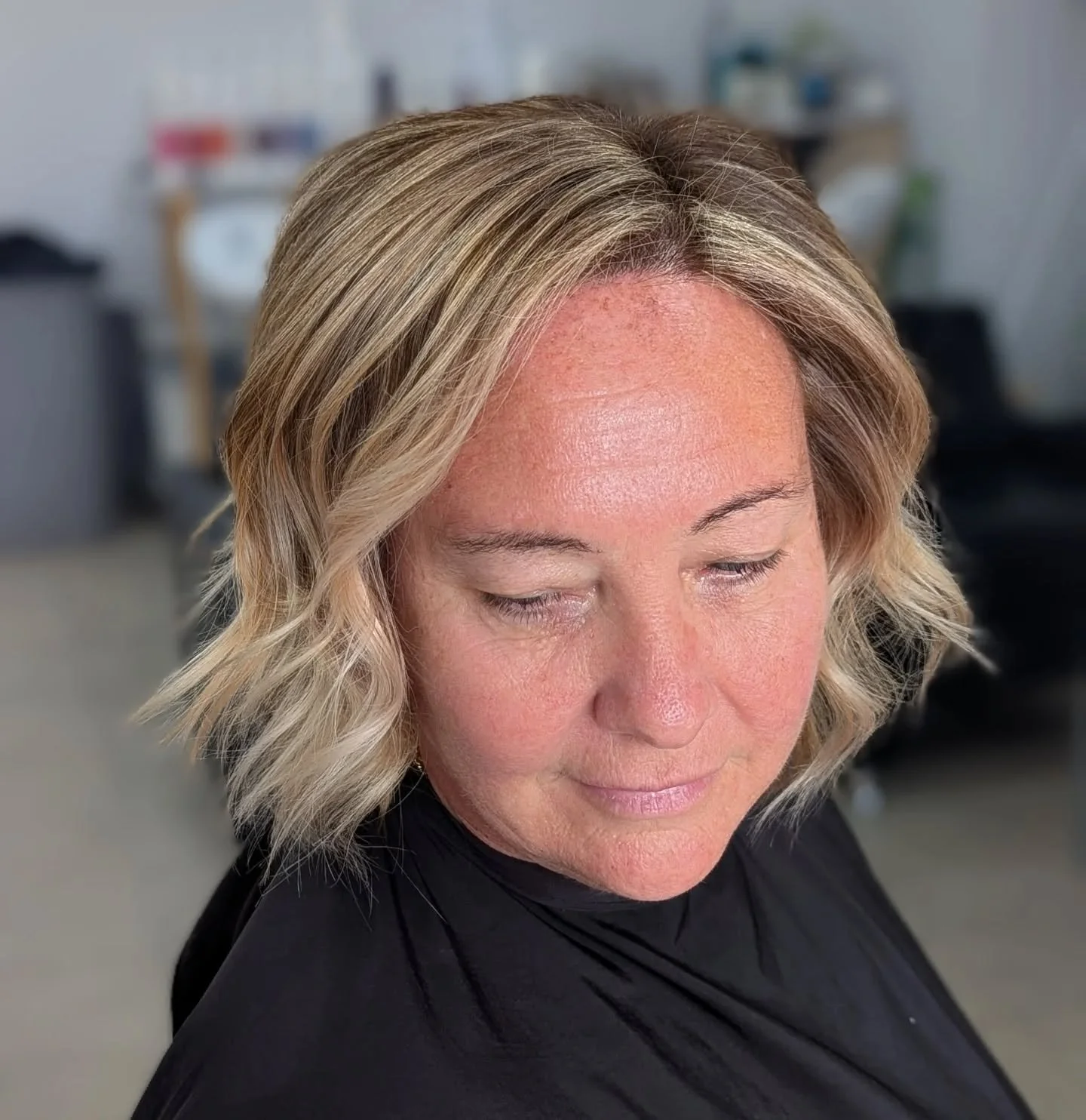 ✨ Samantha ✨
This colour came out better than I expected! I'm so in love with these warm sandy tones at the moment. Reminds me that summer is around the corner. 

Do yourself a favour and keep swiping to see the before photo!

#blondehighlights #blon