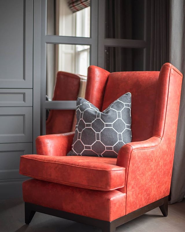 Bursts of bold, bright colours can really transform and complete a space and this armchair is the perfect example.

#interiordesigner #interiorarchitecture #classiccontemporary #contemporaryinteriors #furnituredesign #home #interior123 #homedecorinsp