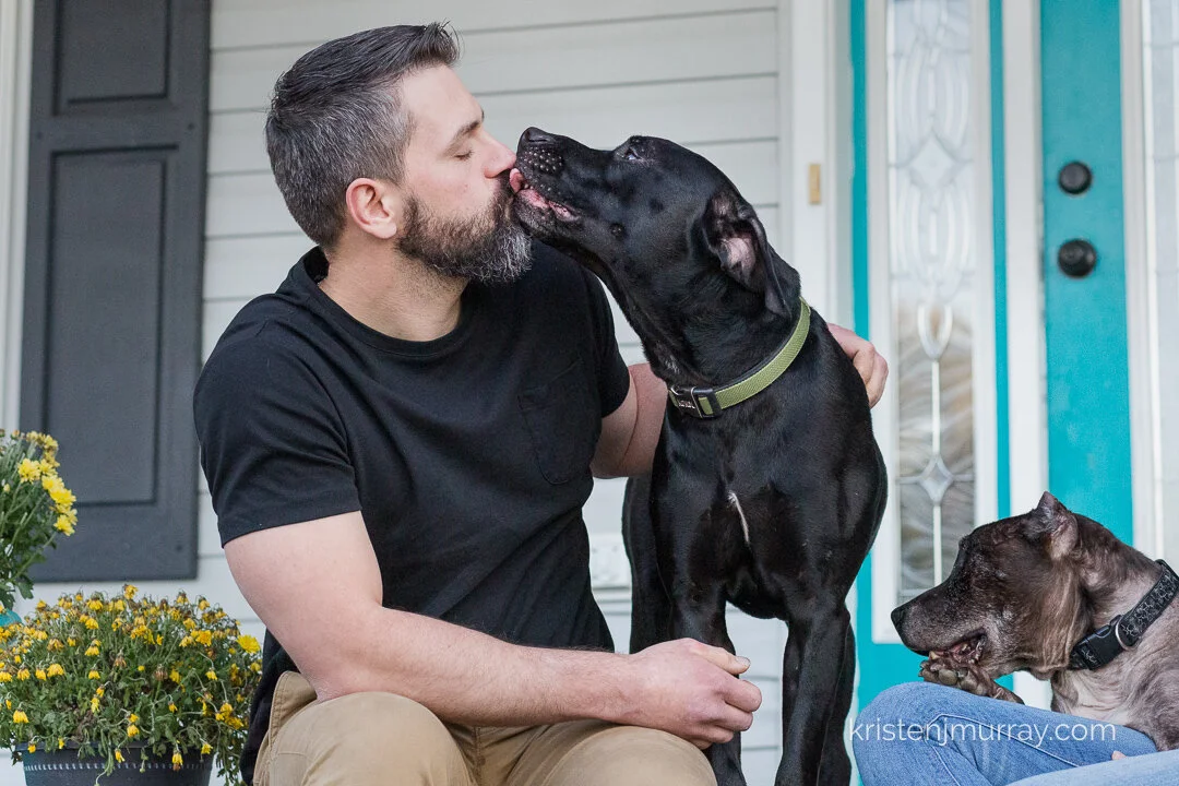 blackdoggivingkisses.jpg