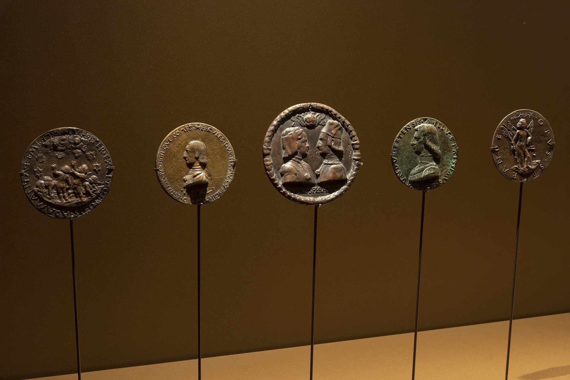 MS005 - Medaglie celebrative - Sperandio Savelli, medaglia con busti di Ercole I d_Este ed Eleonora d_Aragona, 1473 (Sala 4).jpg