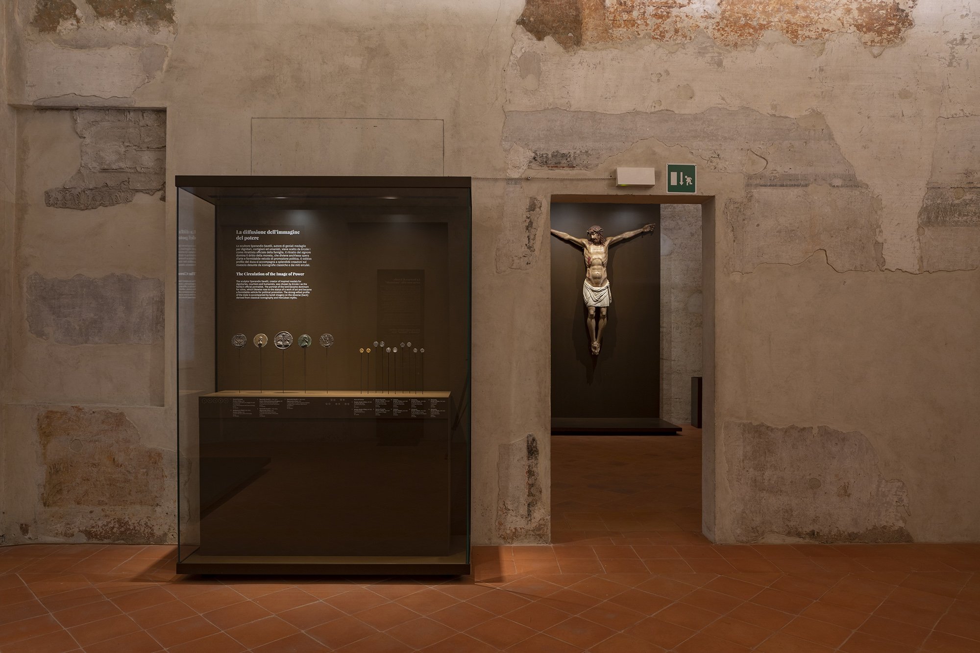 MS011 - La sala Tassoni I, Medaglie e Monete di Sigismondo e Ercole I, Museo Schifanoia (Sala 4).jpg