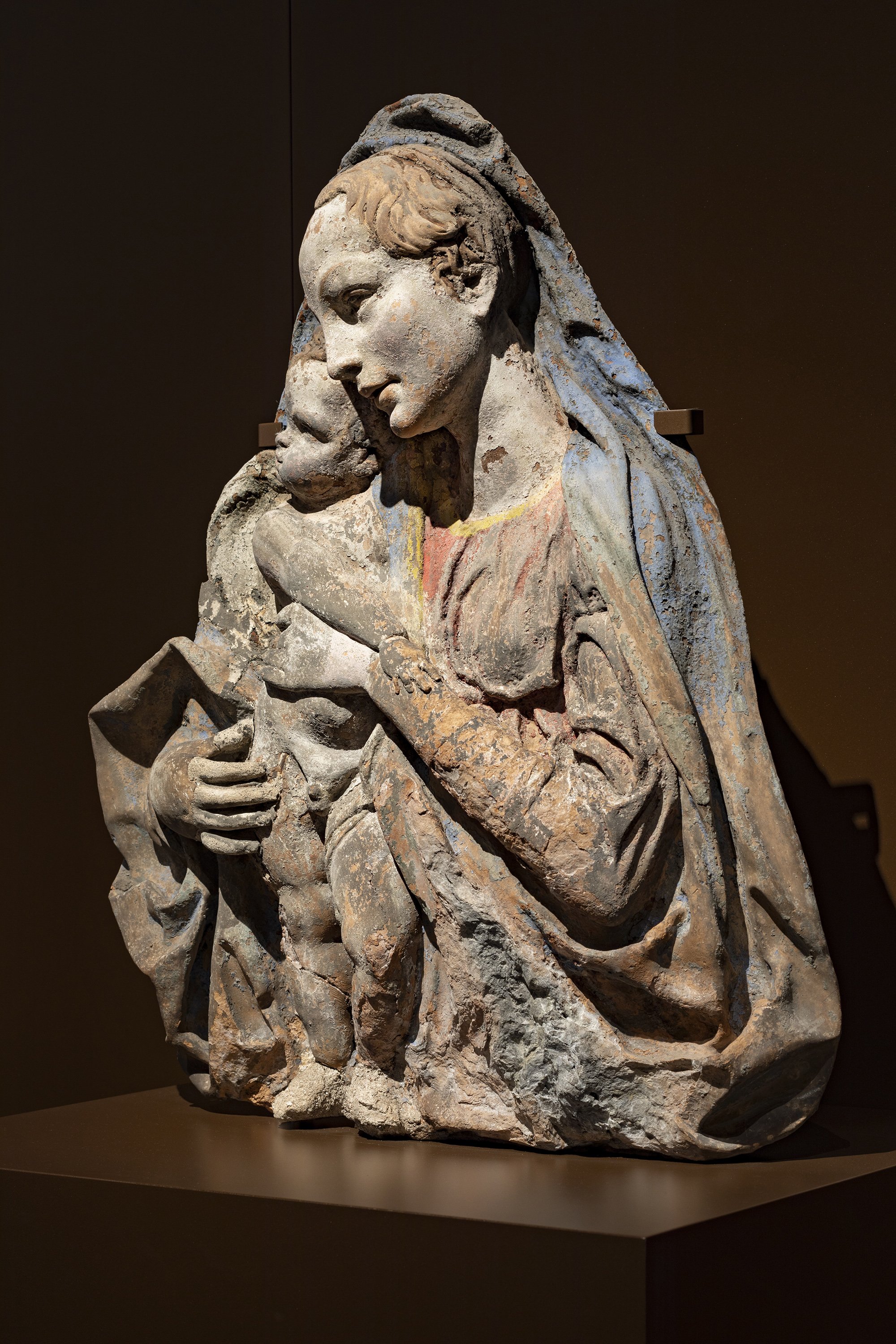 MS017 - Anonimo, Madonna col Bambino di via Saraceno, 1480 ca., terracotta dipinta (Sala 6) (1).jpg