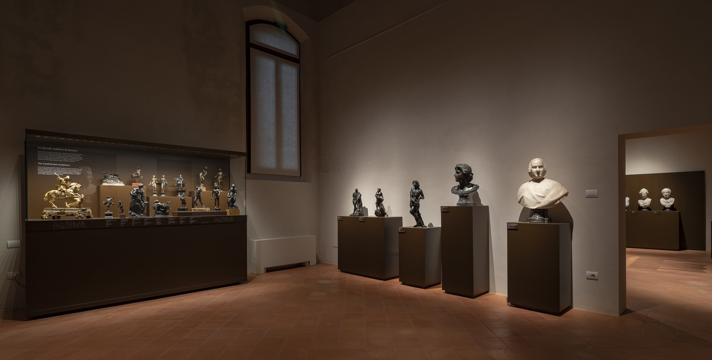 MS035 - La seconda sala del Museo Riminaldi, collezione di busti e piccole sculture in bronzo (Sala 11).jpg