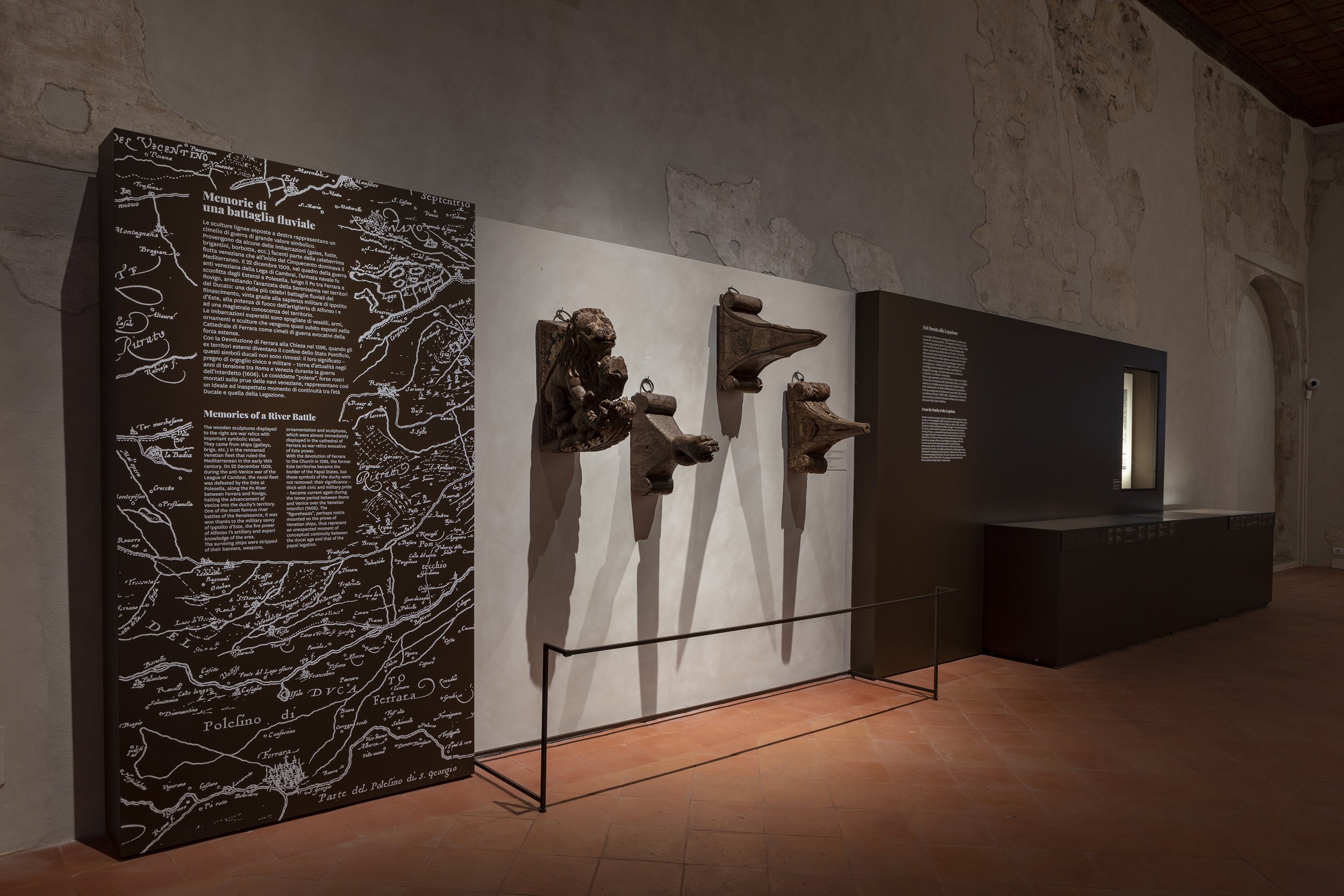 MS025 - La sala Marmi, Decorazioni scultoree per galee, Museo Schifanoia (Sala 7).jpg