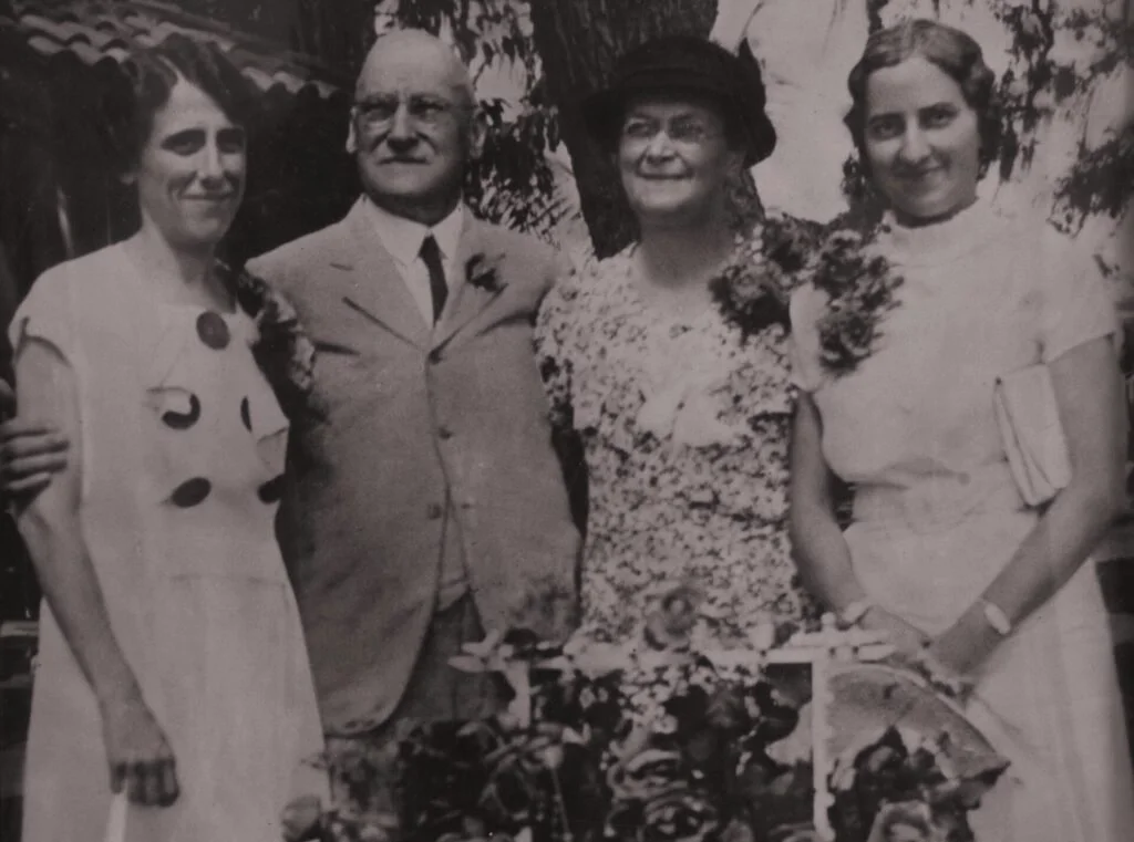 Rello-Oller-left-with-parents-Joseph-and-Myrtle-center-and-friend-Lettie-Gearhart-1024x761.jpg