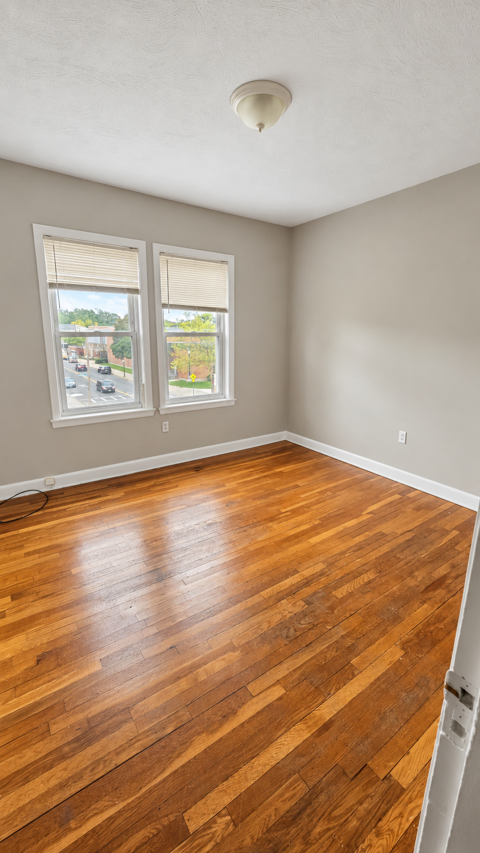 empty_room_with_city_view.png