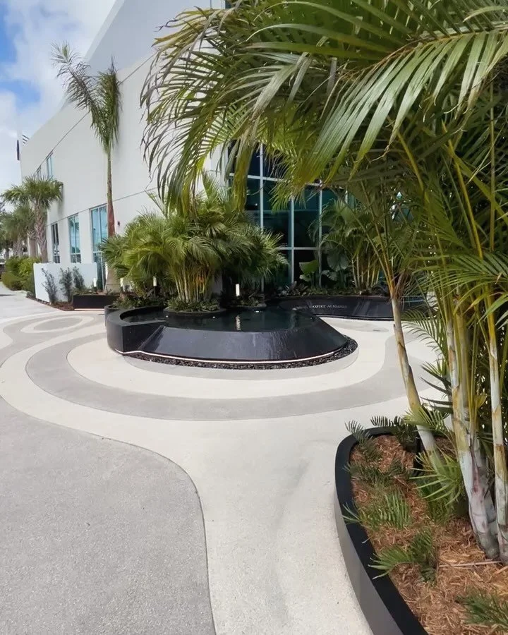 Honoring the life and spirit of Juan Carlos, son of Banesco&rsquo;s founder, with an enhanced entry that serves as a memorial&mdash;celebrating his adventurous connection to water and nature.

The water feature captures movement and reflection, bring