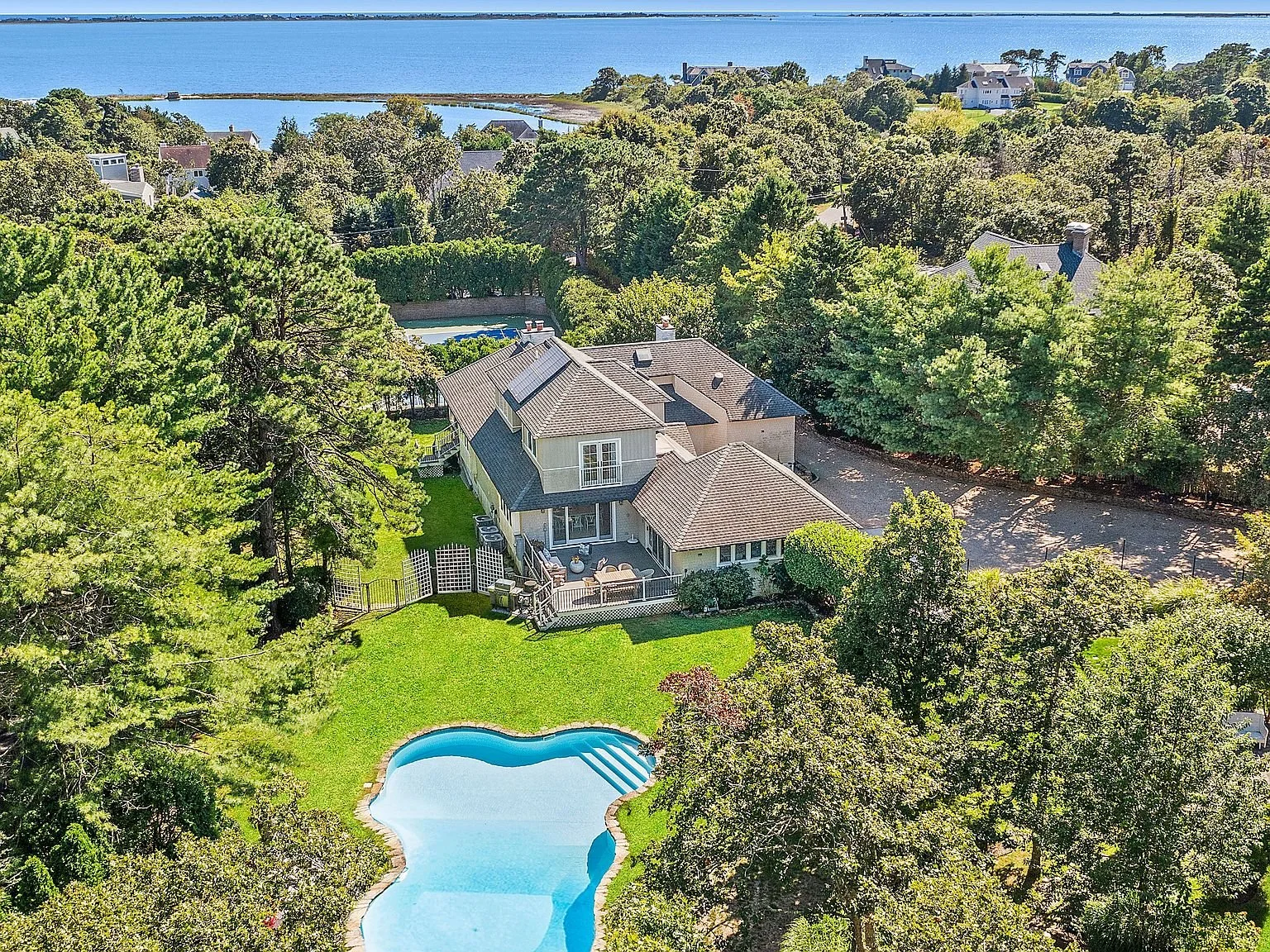 141 Middle Pond Rd