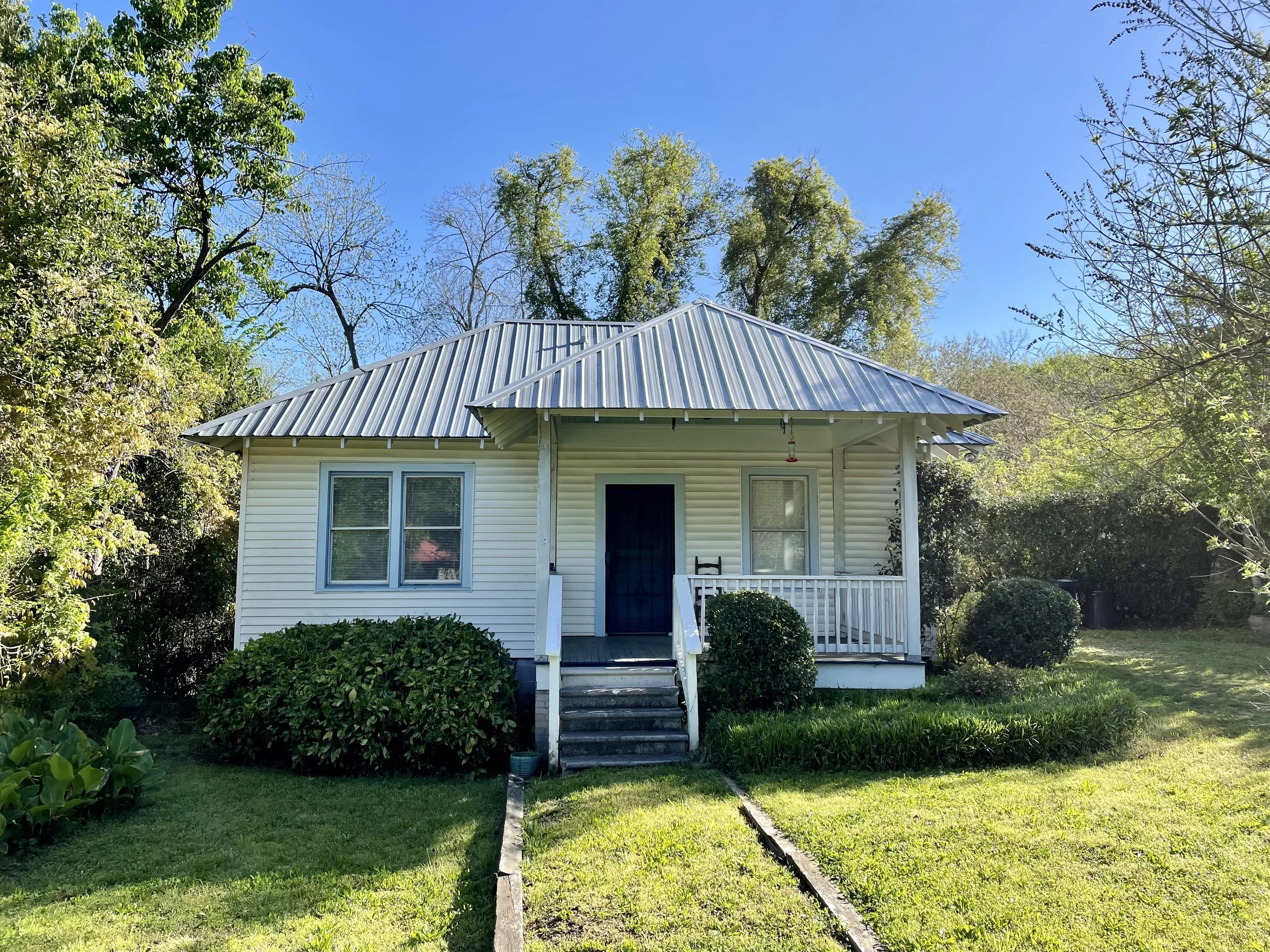 SOLD! CHARMING COTTAGE JUST LISTED IN CHICOPEE-DUDLEY! 