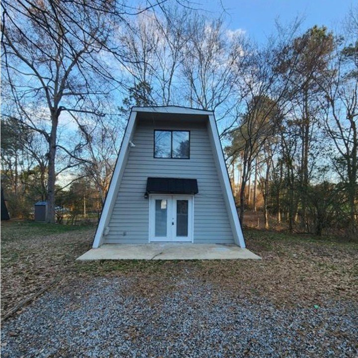 💥Just sold!💥
Josh Walker just sold this adorable A-frame home minutes from Historic Downtown Athens!
Unique homes are one of the many reasons we love Athens real estate.

#athensga #soundrealestate #soundrealestateathens #sellingathensga #athensgar