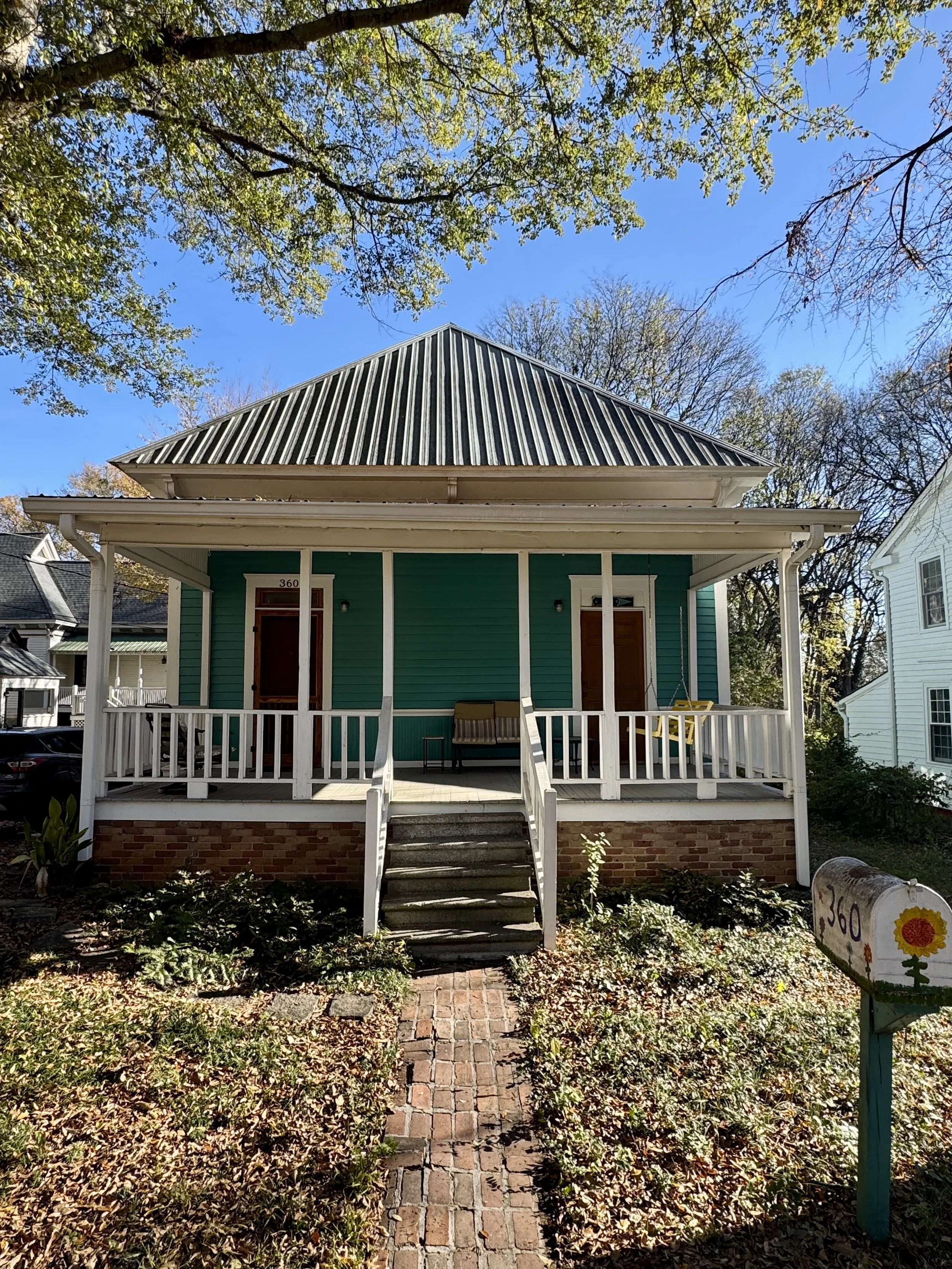 SOLD - CHARMING INTOWN COTTAGE LOCATED IN COBBHAM HISTORIC DISTRICT!