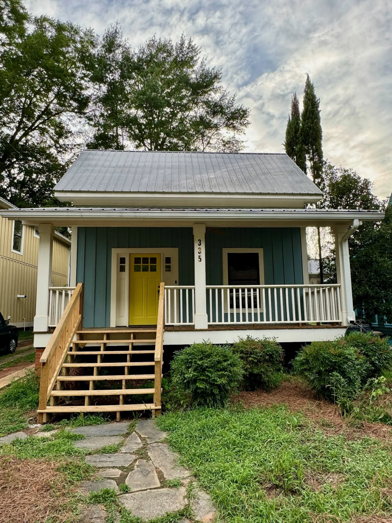 FOR LEASE - 355 LYNDON AVE.