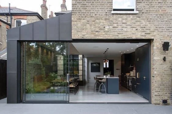 Contemporary extensions to period properties are becoming an increasingly familiar sight — glazed links are a popular way to navigate the junction where the two styles meet.