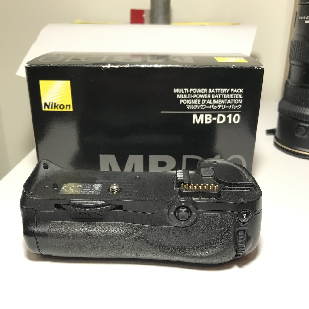 NIKON D300s MB-D10-