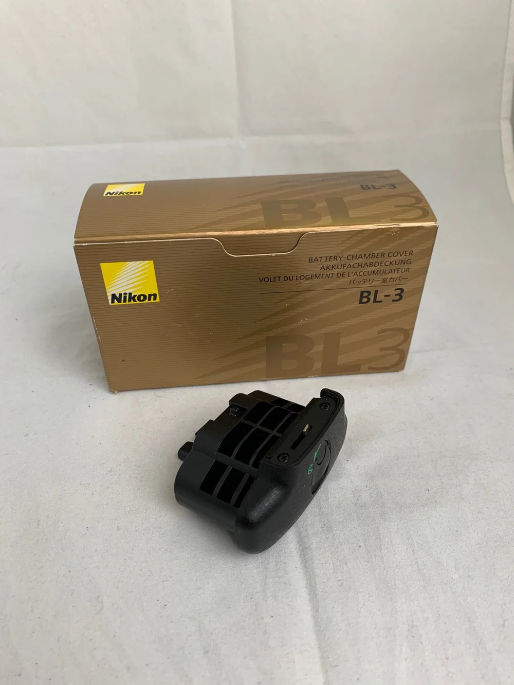 Nikon MB-D200 Multi-Power Battery Pack (*) — Camera Center