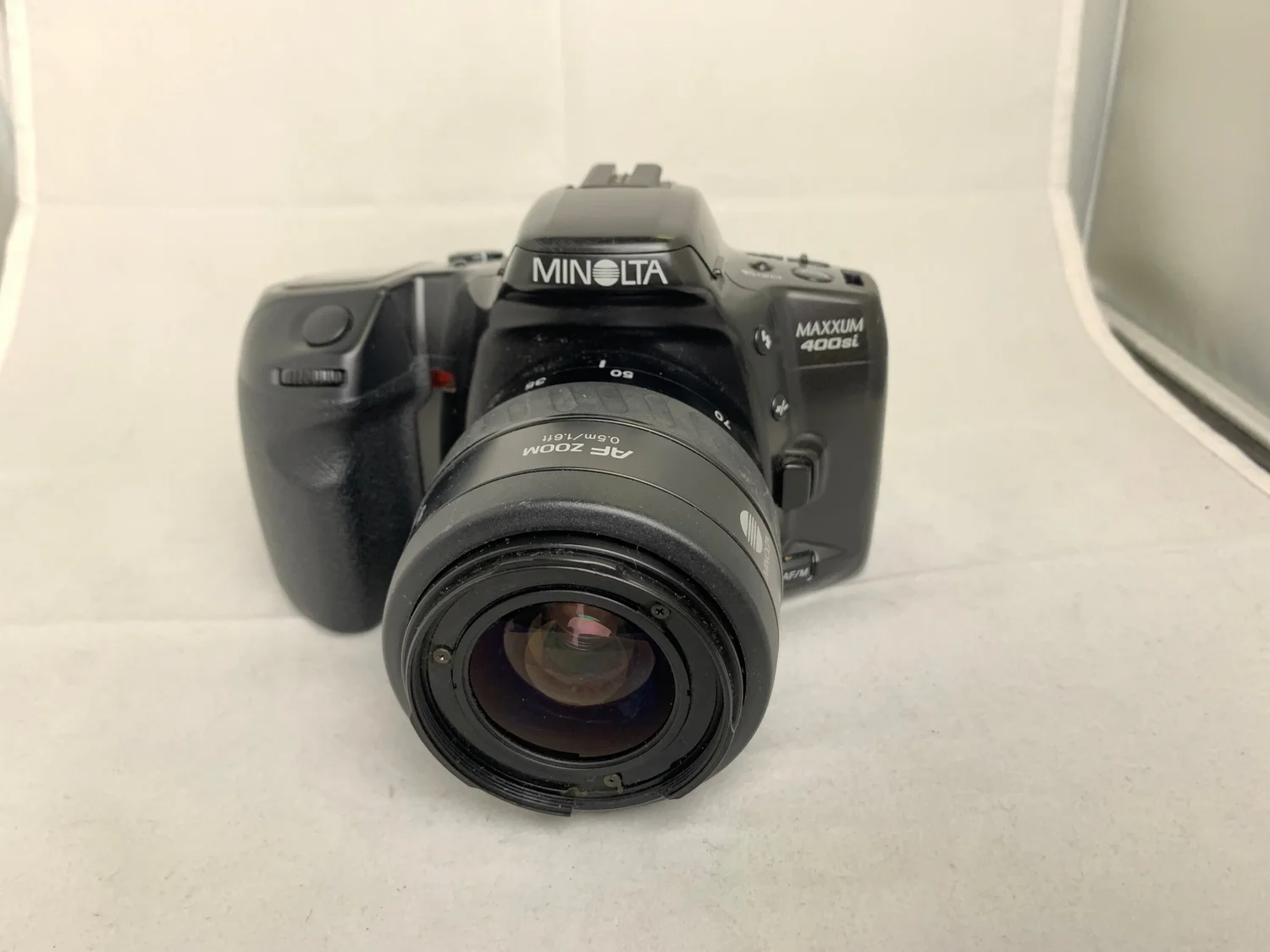 Minolta Maxxum 400si w/35-70 (*) — Camera Center