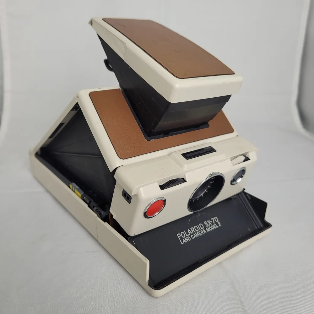 Polaroid SX-70 Model 2 {*} — Camera Center