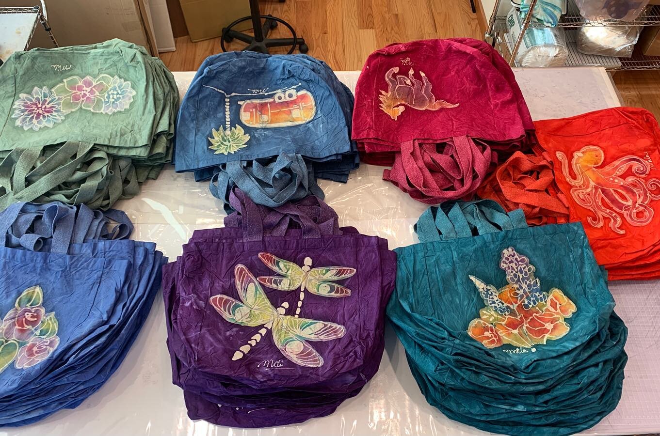 Fresh work in the studio. All ready for summer!
#batikbags #dharmatradingco #summerfestivals #batikmarketbags #colorfulbags #springcolors #organicbags