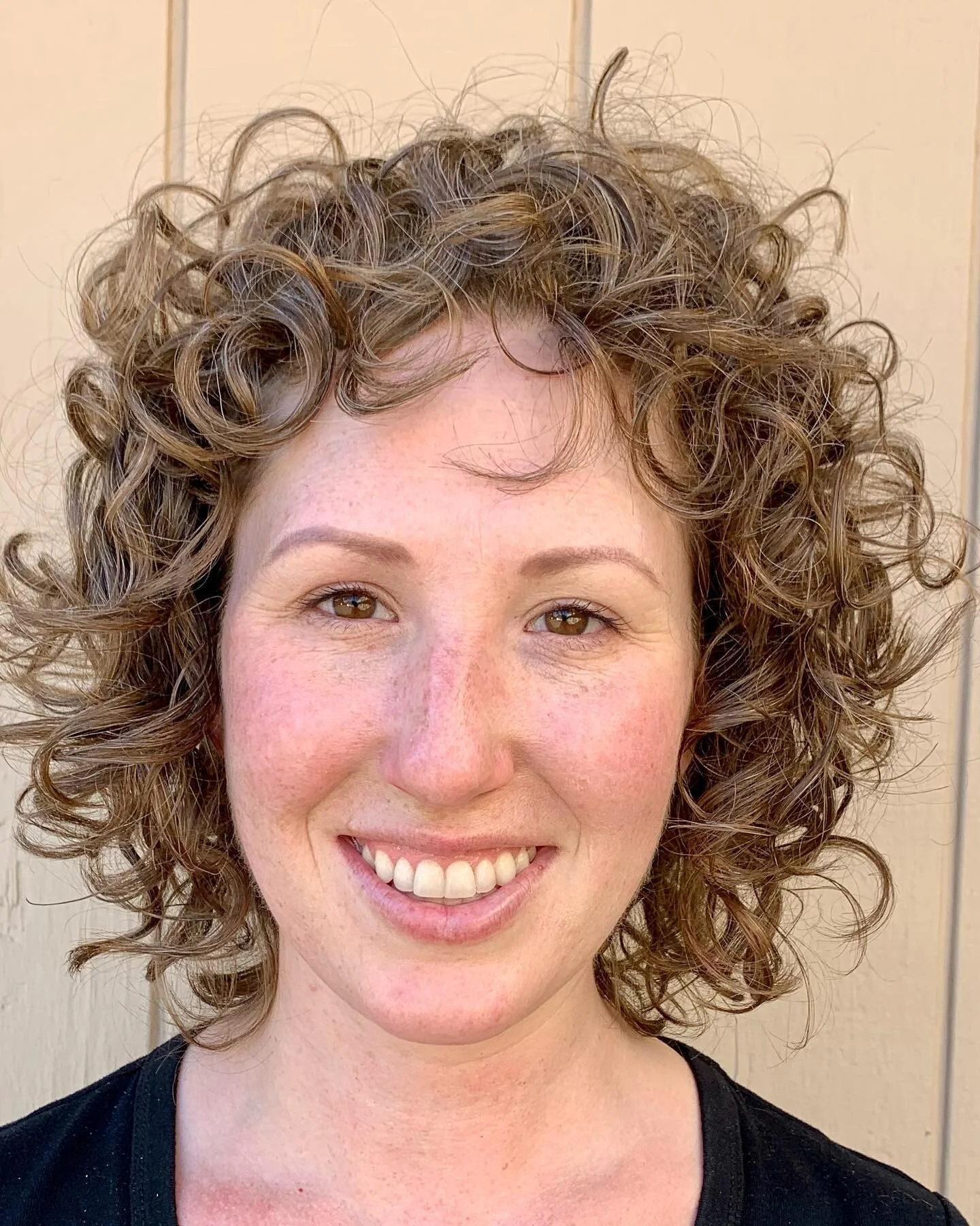 The short shag. So cute. I think this is my favorite new cut! #curlyshag #curlyshortshag #curlyshorthair #shortcurls #curlyhair #innersenceorganicbeauty #hairsalonmarcel #curlspecialist #santarosacurlyhairsalon