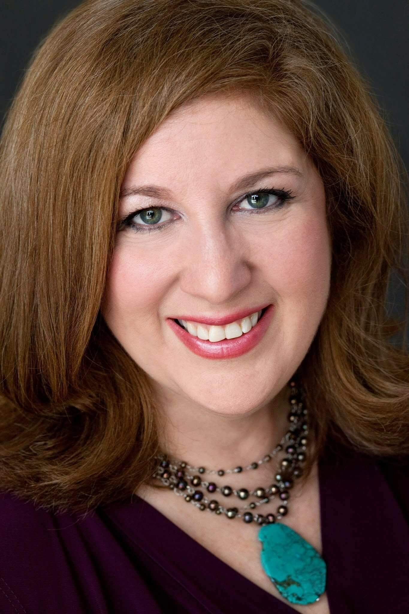 Lis McKinley Headshot.jpg