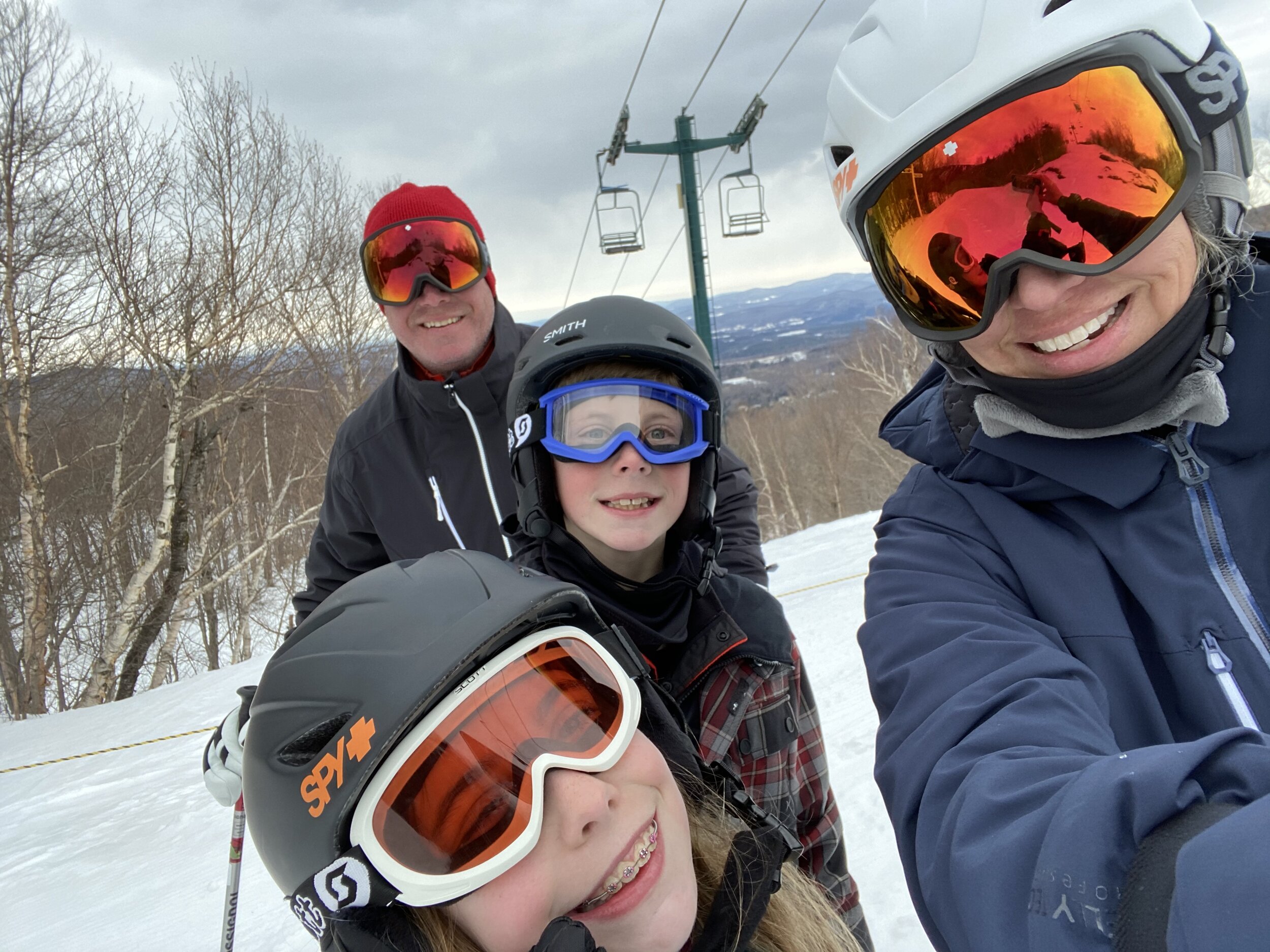 Lauren and Family Skiing 2020.jpg
