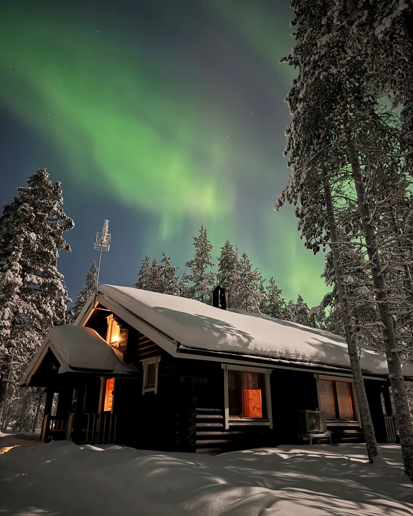 There&rsquo;s no better welcome than this ✨

Our first hut-to-hut group returned from a week in the wilderness and got to finish the trip in style with a smoke sauna, a dunk in the ice hole and the dancing northern lights over the cabin to complete t