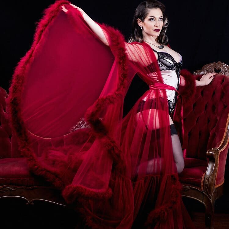 I don't know about you, but this is the level of extra that I aspire to!

The Scarlet Robe is one of our favorite pieces in our exclusive client wardrobe! 

Hmua and beauty pictured: @_grayhairdontcare_
