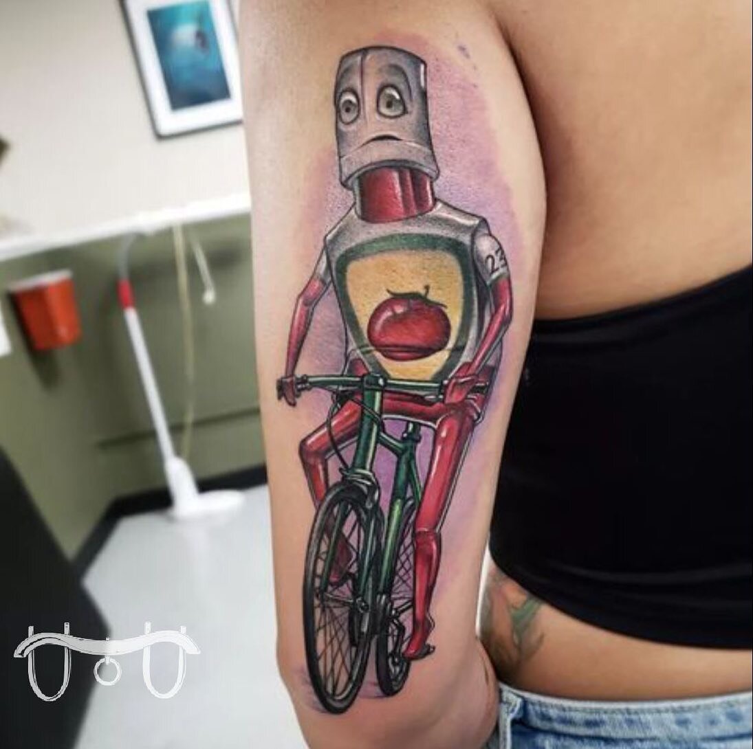 Ketchup, already 🍅!! There&rsquo;s about a gazillion ketchup jokes out there, but just one super fun biking ketchup bottle by Ryan Muldoon @ryanm_tattoos 🏆🤘! Tap link in bio to get started with your next tattoo! .
.
⚜️OXBOW TATTOO⚜️
.
#oxbowtattoo