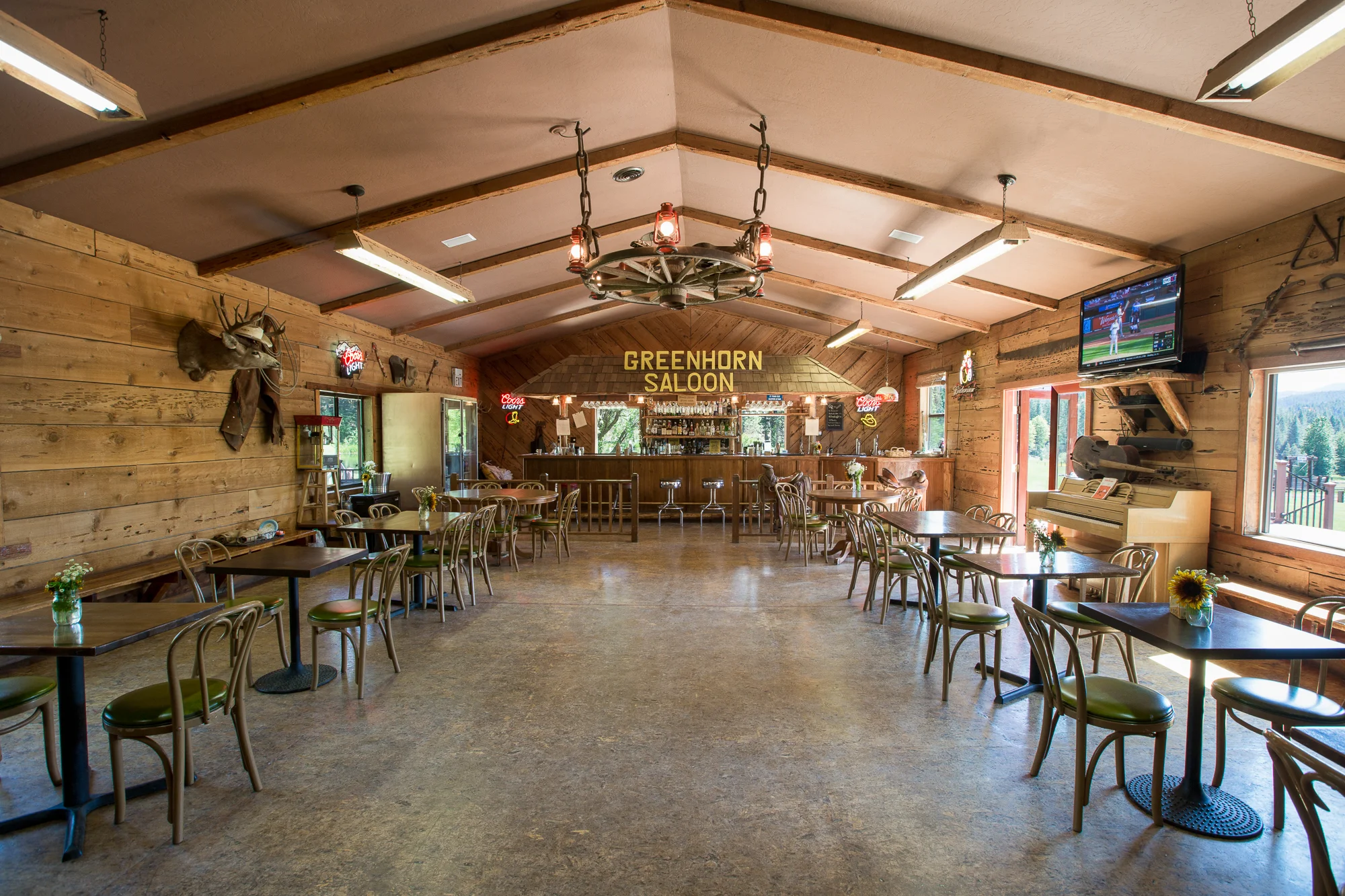 saloon-64.jpg