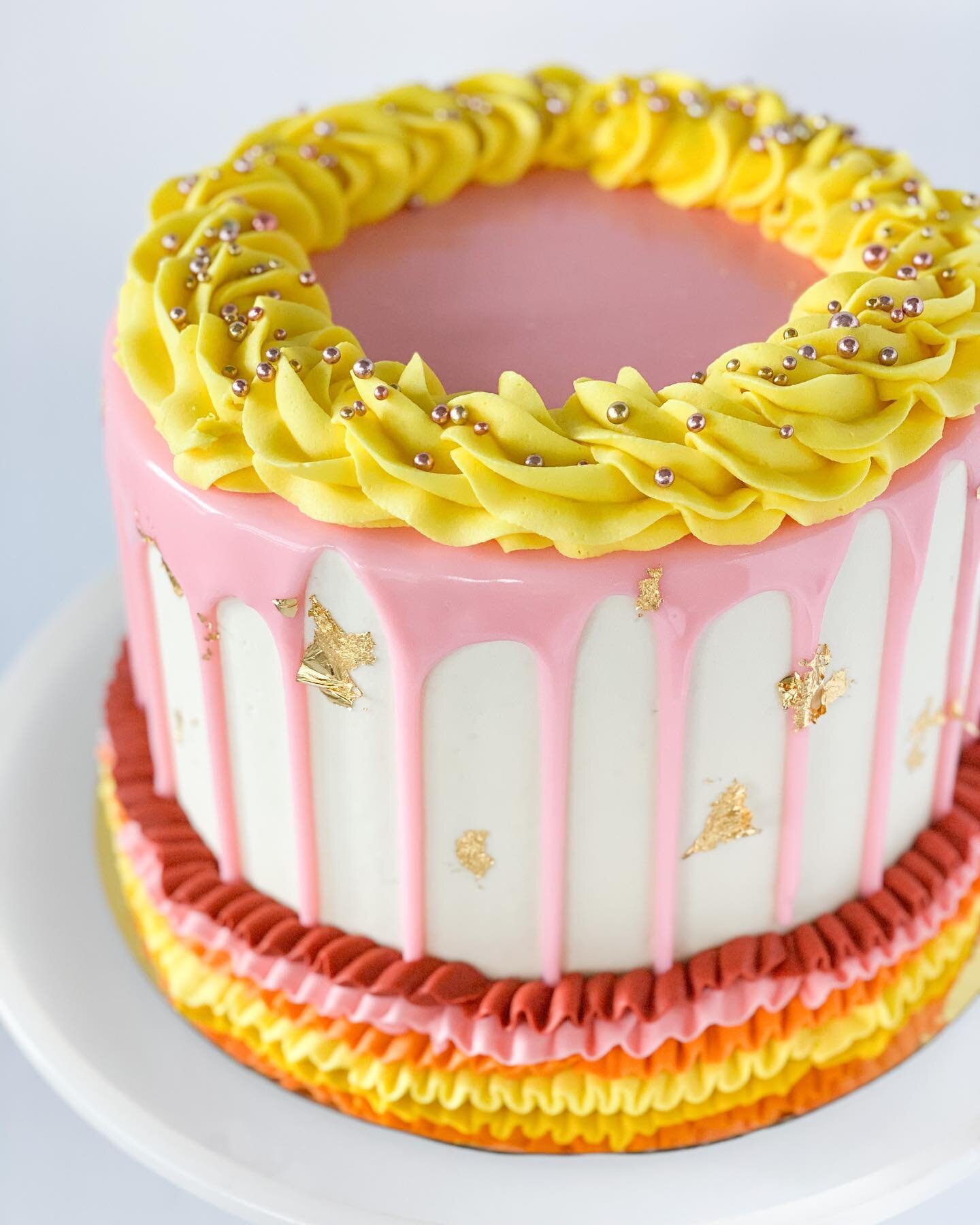 Something fun and bright 💗✨
.
.
.
.
.
#cakesofinstagram #cakeart #cakeinspo #cakesdaily #cake #instacake #cakegoals  #dailyfoodfeed #cakestyle #caketrends #cakeoftheday #cakedecorating #buzzfeed #cakedesign #eeeeeats #cakegram #birthdaycake
