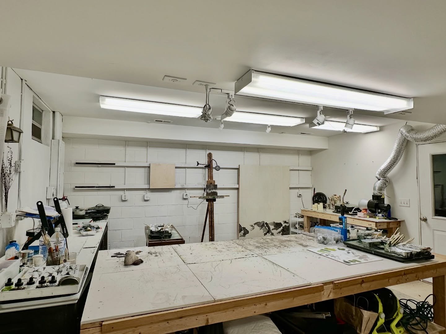 A new body of work is forming in the studio. Illumination explores the quiet emergence of light - not through contrast, but through depth, restraint, and repetition. 

&ldquo;Illuminationseries #artiststudio #contemporaryartcollector #contemporaryabs