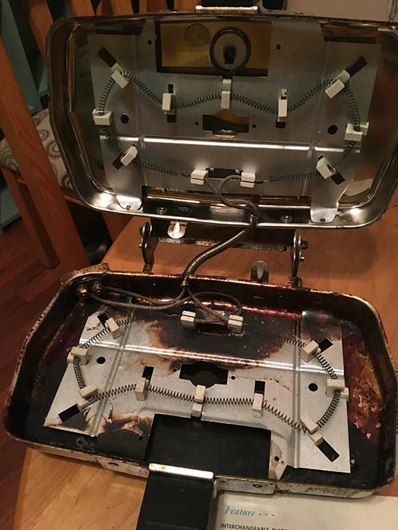 Nothing fancy about this, just a few heat coils under the plates. 