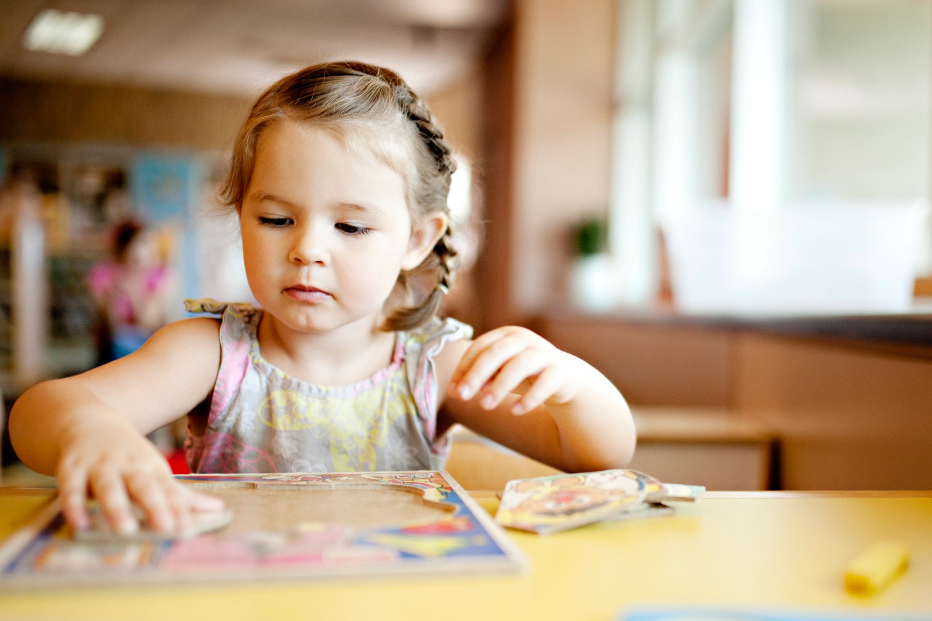 little-girl-working-on-a-puzzle-at-the-library_t20_kj9V9K.jpg