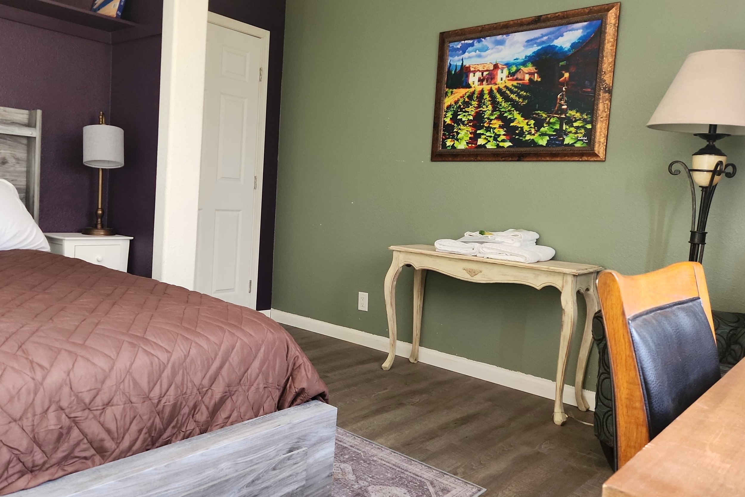 Vineyard Room 6.jpg