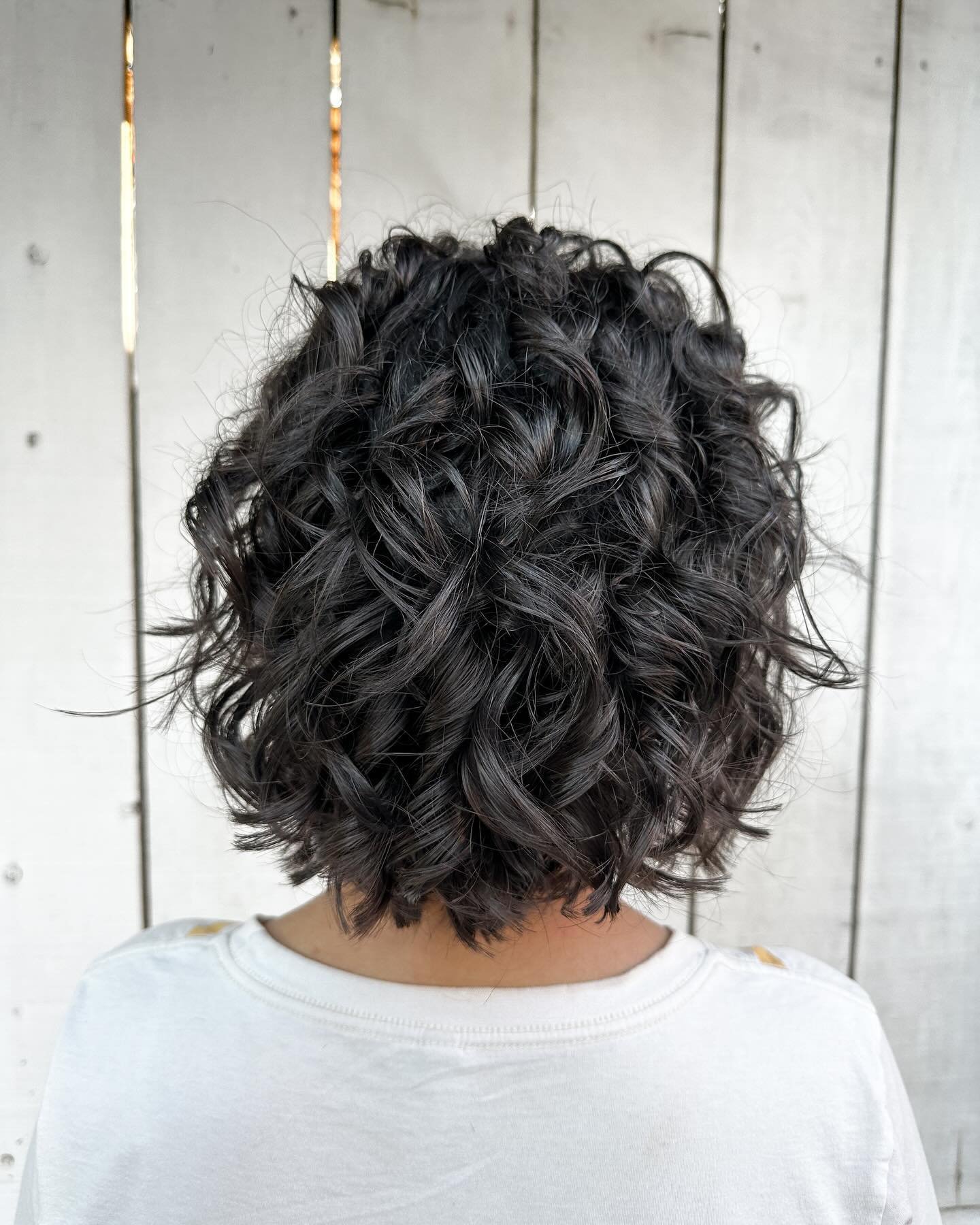 Discovering your curls after years of smoothing/straightening treatments can be daunting and scary.

It&rsquo;s a totally different way of taking care of your hair which requires new products, new techniques, and new routines! 

That&rsquo;s a lot! 
