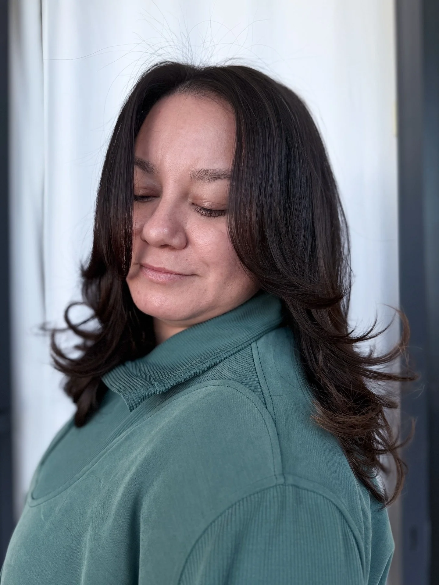 I&rsquo;ve been recommending a blowdry brush for easy at home blowouts for years now and I think this is the perfect time to really learn how to use it! 

✨Apply your heat protectant and styling aid (mousse, gel, cream) and brush through with a wet b