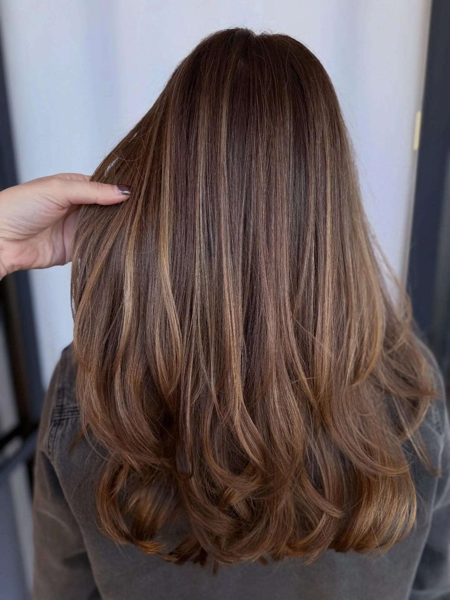 Wether you call it &ldquo;Teddy bear&rdquo;, &ldquo;butterscotch&rdquo;, &ldquo;honey beige&rdquo; or anything else&hellip; this is your Bronde-spiration 

These warm tones feel cozy in the fall and sun-kissed brunette in the summer! They&rsquo;re fl