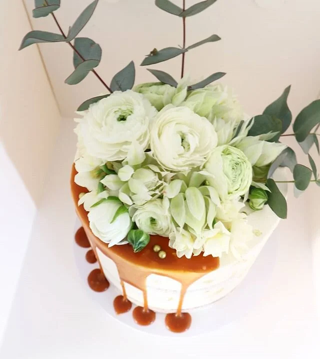 Fifty &amp; Fabulous you are gorgeous @mandy.kittel 🎉🎂🥂
⠀⠀⠀⠀⠀⠀⠀⠀⠀
Layers of lemon/yoghurt sponge filled with luscious raspberry vanilla buttercream and a touch of leatherwood honey caramel deliciousness!!
⠀⠀⠀⠀⠀⠀⠀⠀⠀
#Adixions #AdixionsLuxeChocolates #AdixionsCakes #bespokecakes #adixionscakedesigns #adelaidecakes