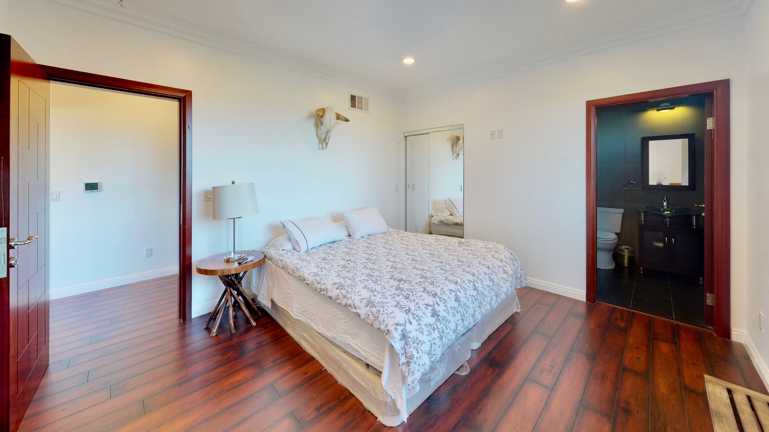 3670-Holboro-Dr-Los-Feliz-Bedroom(2).jpg