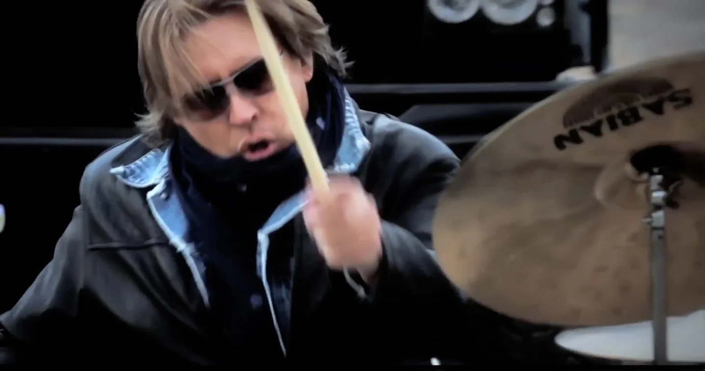 erikdrumming2.jpg