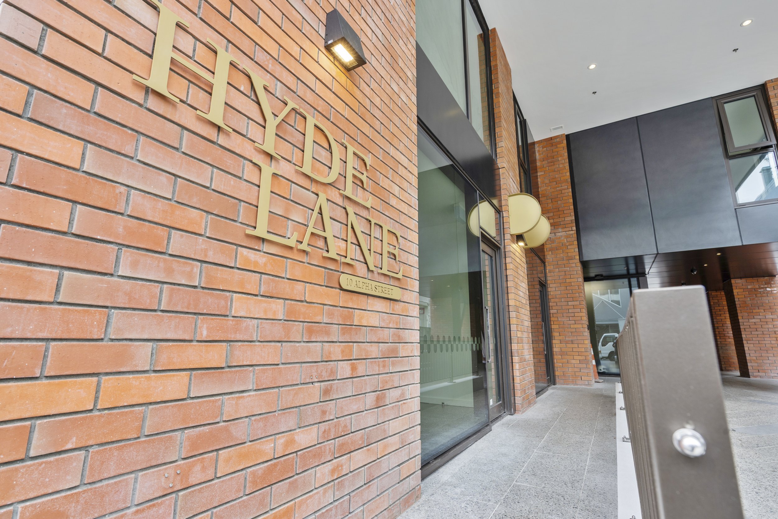 004_Open2view_ID585213-10_Alpha_Street.jpg