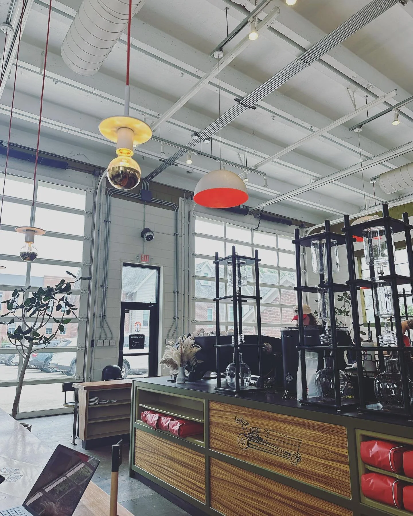 Nashville-writing, meetings, old haunts, new haunts, travel buddy, coffee, rain 🖤⭐️💙