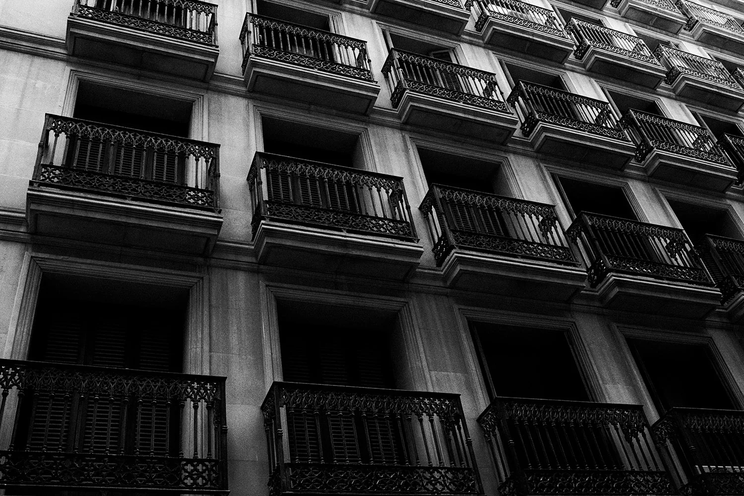 melis-dainon-balcony-geometry.jpg